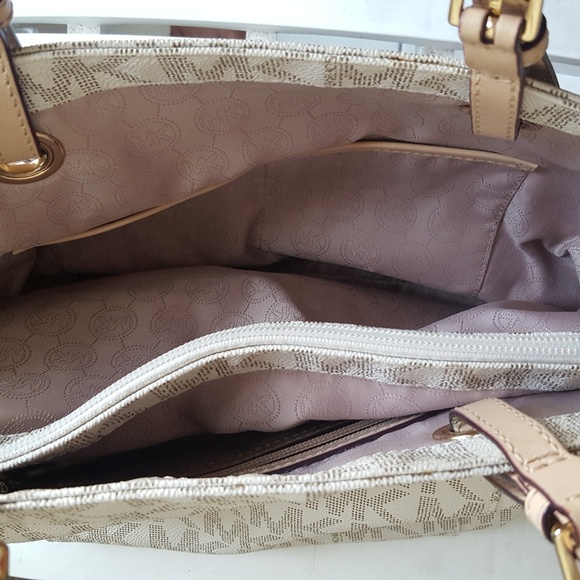 Michael Kors Signature Collection - Picture 6 of 8